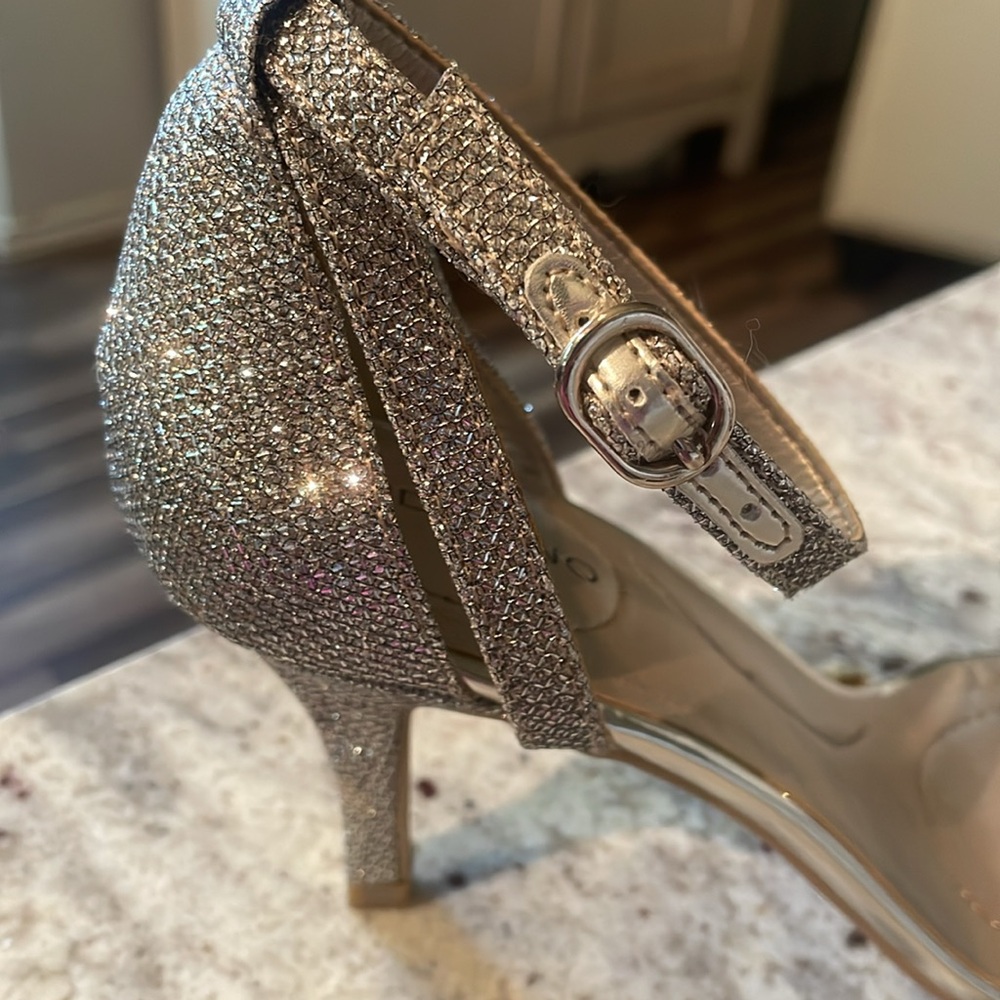 Handling strappy gold shimmer heel!